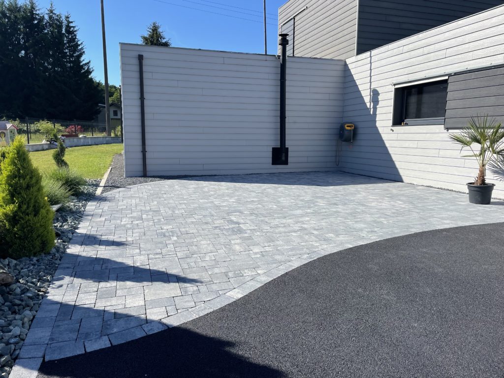 julien-nature-services - cour en dalles et macadam