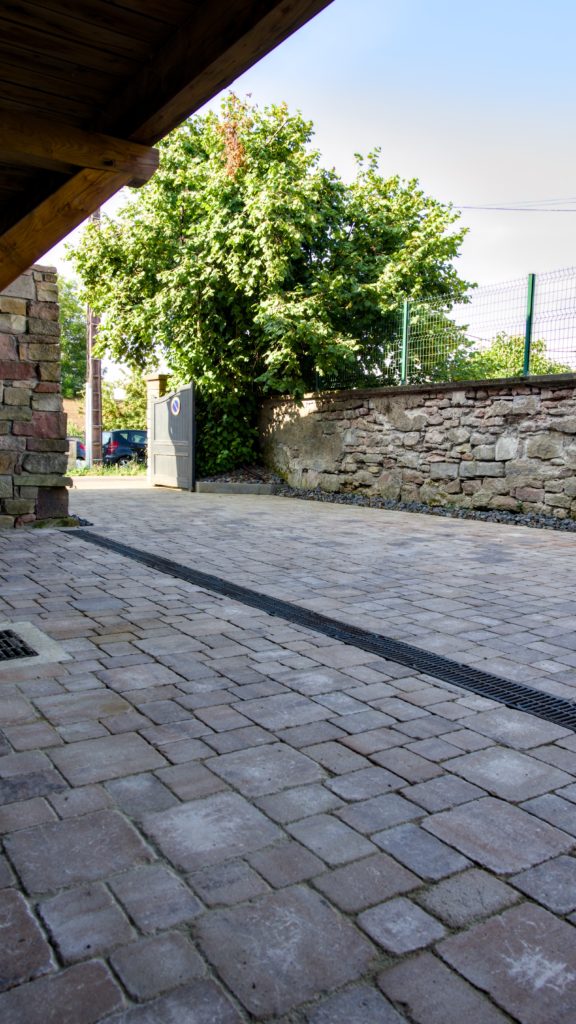 julien-nature-services - cour en pavé